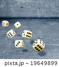 throwing dices 19649899