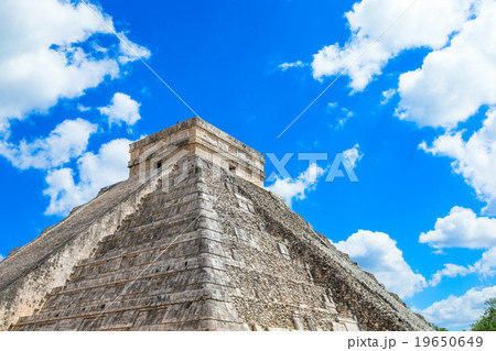 Kukulkan Pyramid in Chichen Itza Site, Mexico Kukulkan Pyramid in Chichen Itza Site, Mexico 19650649