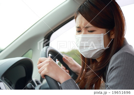 マスク 体調不良 仕事 スーツ 車 (女性 軽自動車 運転手 ビジネスウーマン 花粉症 風邪 予防) 19651696
