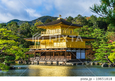 京都　世界遺産　秋の金閣寺 19651818