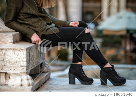 Women fall wear street style with black pants 19651940