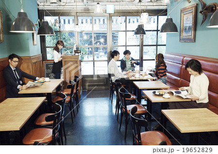 オシャレなレストランでランチ オシャレなレストランでランチ 19652829