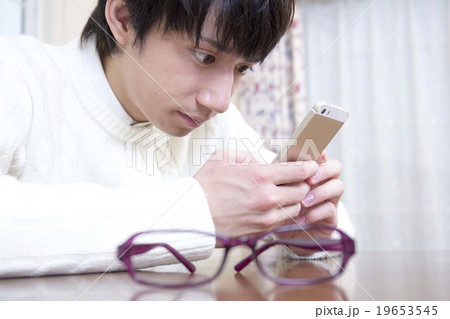 男性スマホイメージ 19653545