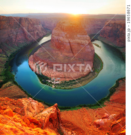 Overview of Horseshoe Bend near Page, Arizona Overview of Horseshoe Bend near Page, Arizona 19658671
