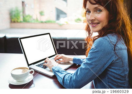 Mature student using laptop in cafe 19660329