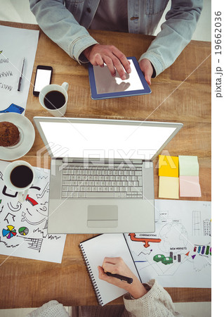 Creative business team working together 19662036