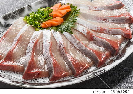 寒ぶりの刺身 Gourmet of sashimi Japan of the yellowtail 寒ぶりの刺身 Gourmet of sashimi Japan of the yellowtail 19663004
