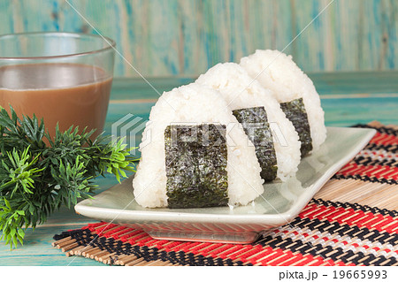 Rice ball,onigiri ,rice mixing with seaweed. Rice ball,onigiri ,rice mixing with seaweed. 19665993