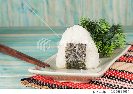 Rice ball,onigiri ,rice mixing with seaweed. 19665994