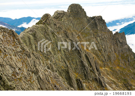 北アルプス 奥穂高岳から望むジャンダルム 9月の写真素材