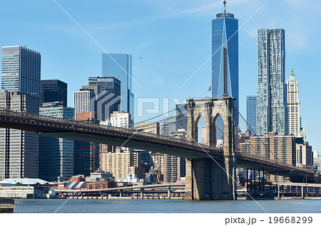 Brooklyn Bridge with lower Manhattan skyline 19668299