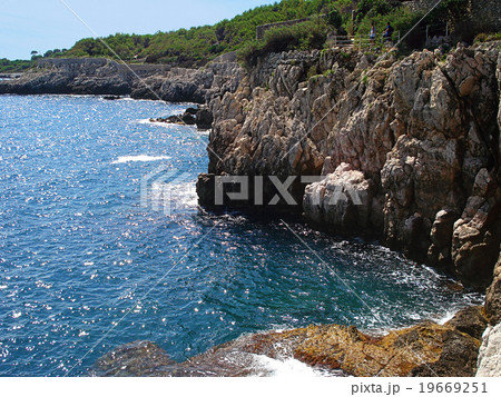 rocks and the sea 19669251