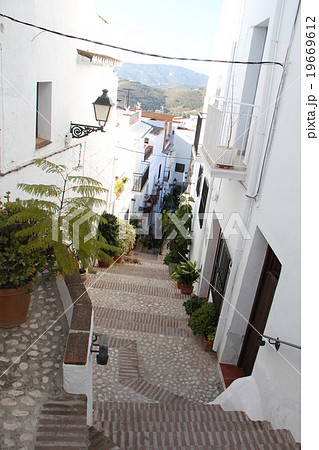 白い家と石畳 白い家と石畳 19669612