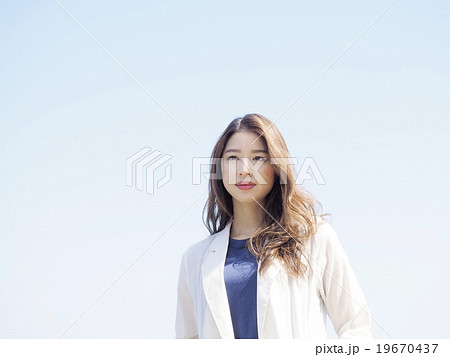 若い女性 19670437