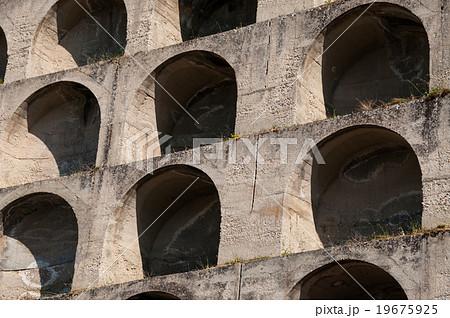 Close up of archway pattern in stone 19675925