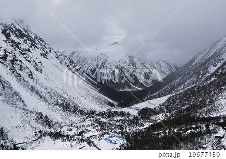 チベット  Near GaLongLa tunnel 19677430