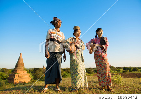 Group Asian Myanmar traditional farmers 19680442