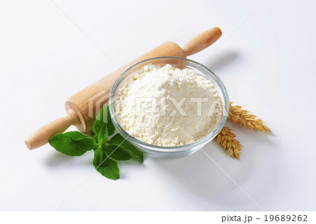 Wheat flour and rolling pin Wheat flour and rolling pin 19689262