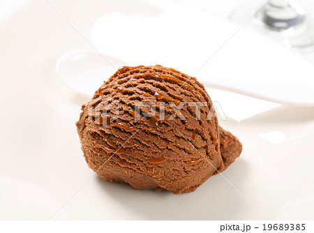 Chocolate ice cream 19689385