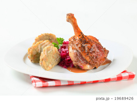 Roast duck with Tyrolean dumplings and red cabbage 19689426