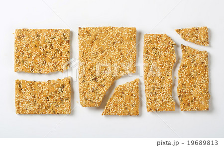 Sesame seed crackers 19689813