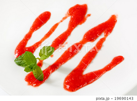 Strawberry drizzle sauce 19690143