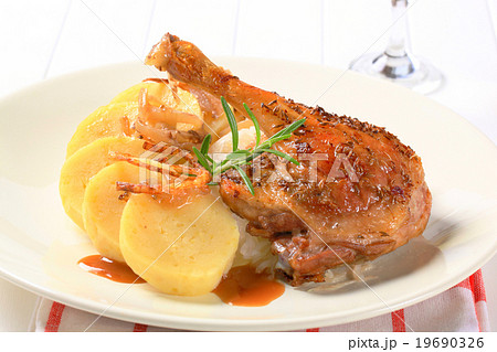 Roast duck with potato dumplings and white cabbage 19690326