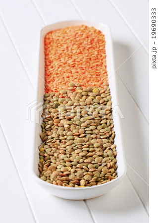 Raw red and brown lentils Raw red and brown lentils 19690333