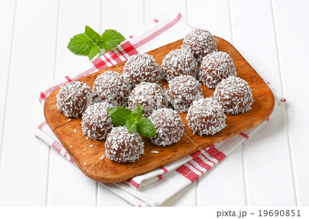 Chocolate coconut balls Chocolate coconut balls 19690851