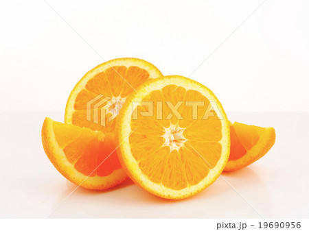 Orange halves and wedges 19690956