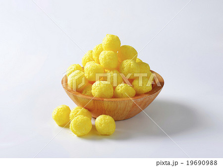 Puffed cereal balls 19690988