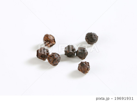 Black peppercorns 19691931