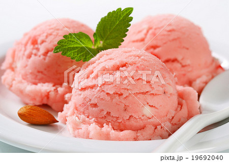 Strawberry sorbet 19692040