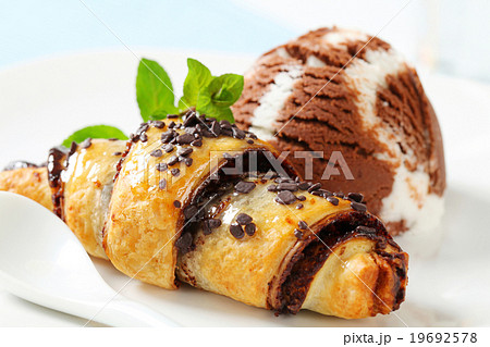 Chocolate crescent roll with ice cream Chocolate crescent roll with ice cream 19692578
