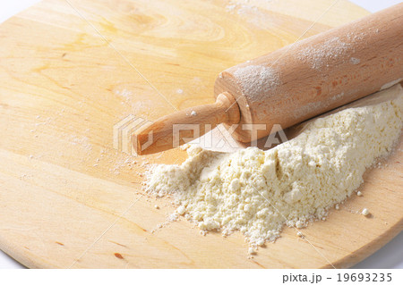 Wheat flour and rolling pin 19693235