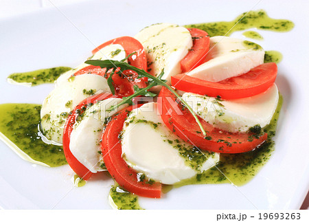 Caprese salad 19693263