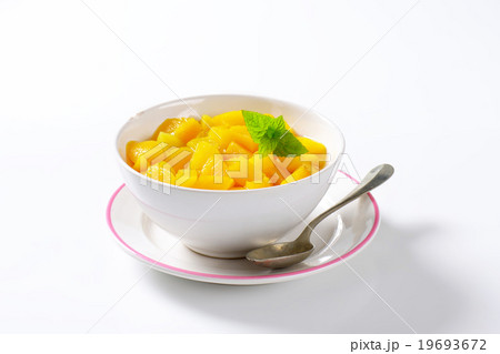 Canned peach pieces 19693672