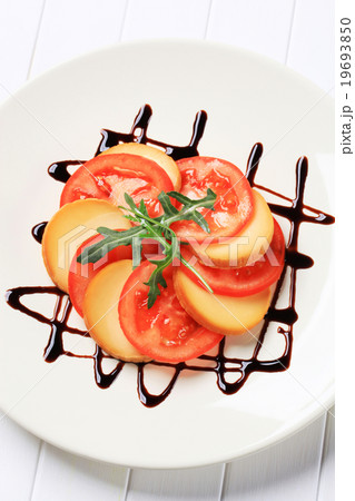 Sliced tomato and smoked cheese Sliced tomato and smoked cheese 19693850