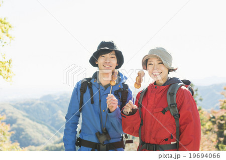 若者と登山 若者と登山 19694066