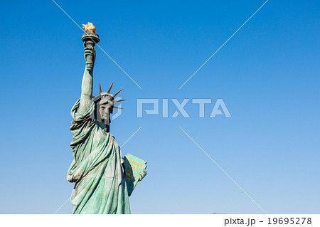 Lady liberty juxtaposed stand at Rainbow Bridge Lady liberty juxtaposed stand at Rainbow Bridge 19695278