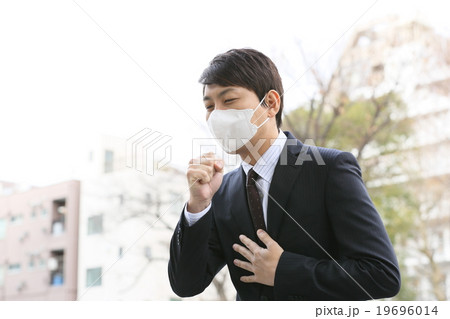 ビジネスマン　体調不調 19696014