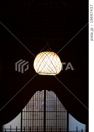 渋温泉（大湯組）千と千尋の神隠しのモデル旅館内富士山と月 19697437