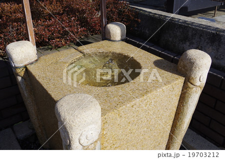 まつもと城下町湧水群　地蔵清水　湧水拡大　井戸を掘ったら地蔵が現れた？　木曽義高の出生地（伝承） 19703212