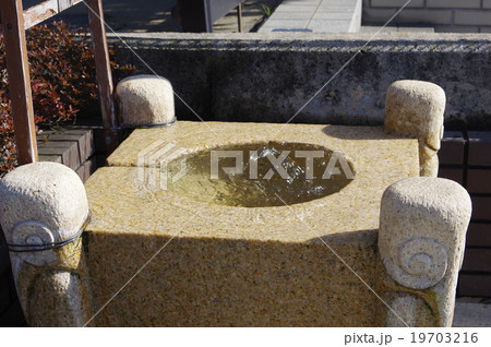 まつもと城下町湧水群　地蔵清水　湧水拡大　井戸を掘ったら地蔵が現れた？　木曽義高の出生地（伝承） 19703216