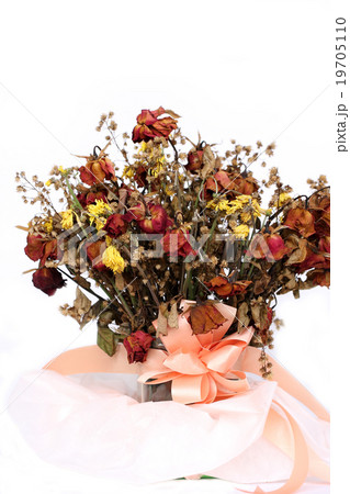 Bouquet of dried withered roses. Bouquet of dried withered roses. 19705110