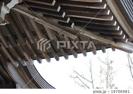 神社建築の軒下の写真素材