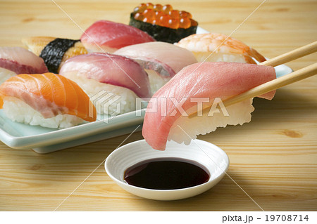 寿司 19708714