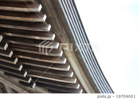 神社の軒下 神社の軒下 19709001