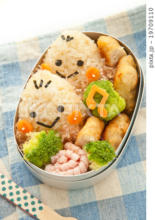 Lunch of chestnut motif Lunch of chestnut motif 19709110