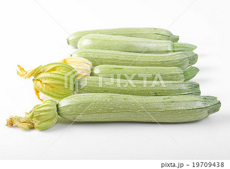 Courgettes zucchini Courgettes zucchini 19709438
